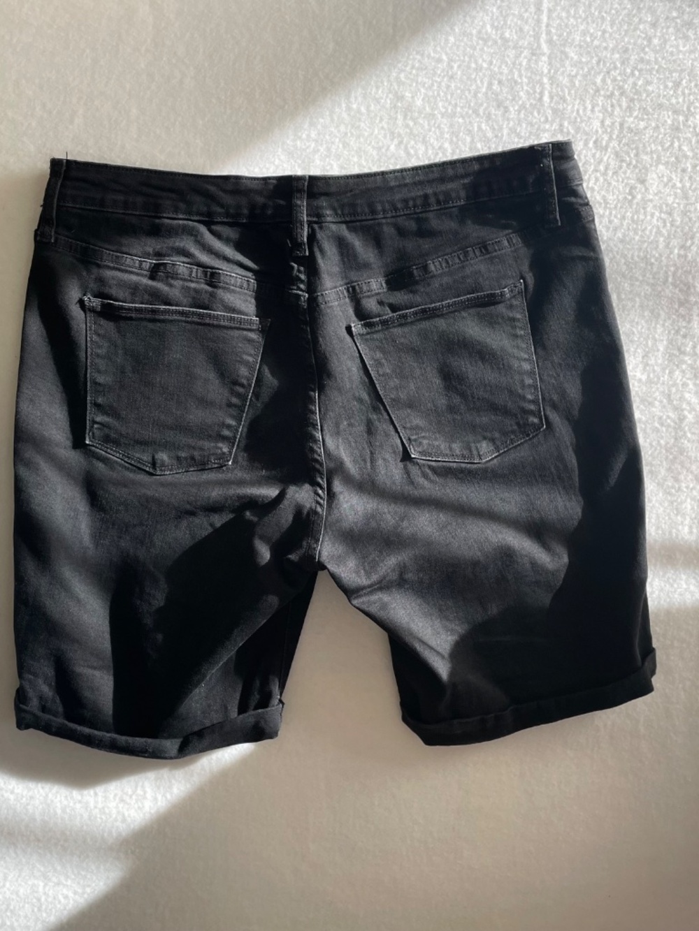 Universal Thread High-rise Black Bermuda Shorts in "Like New" Plus Size 16 - Picture 2 of 9